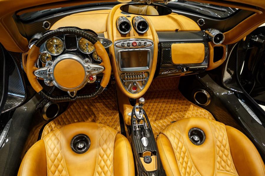 Торпедо Pagani Huayra Roadster 2017 года  (фото 7 из 25)
